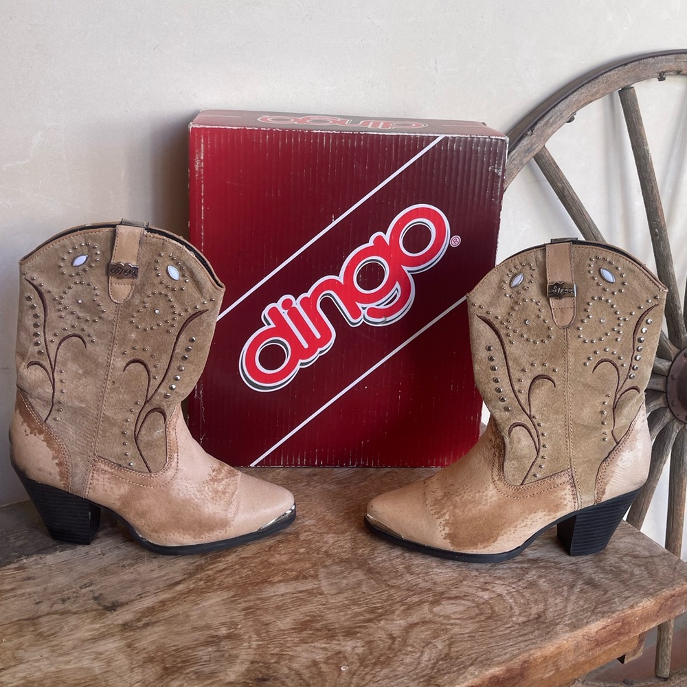 DINGO Vtg Distressed Leather Embellished Embroidered Studded Cowboy Boots 7.5 M